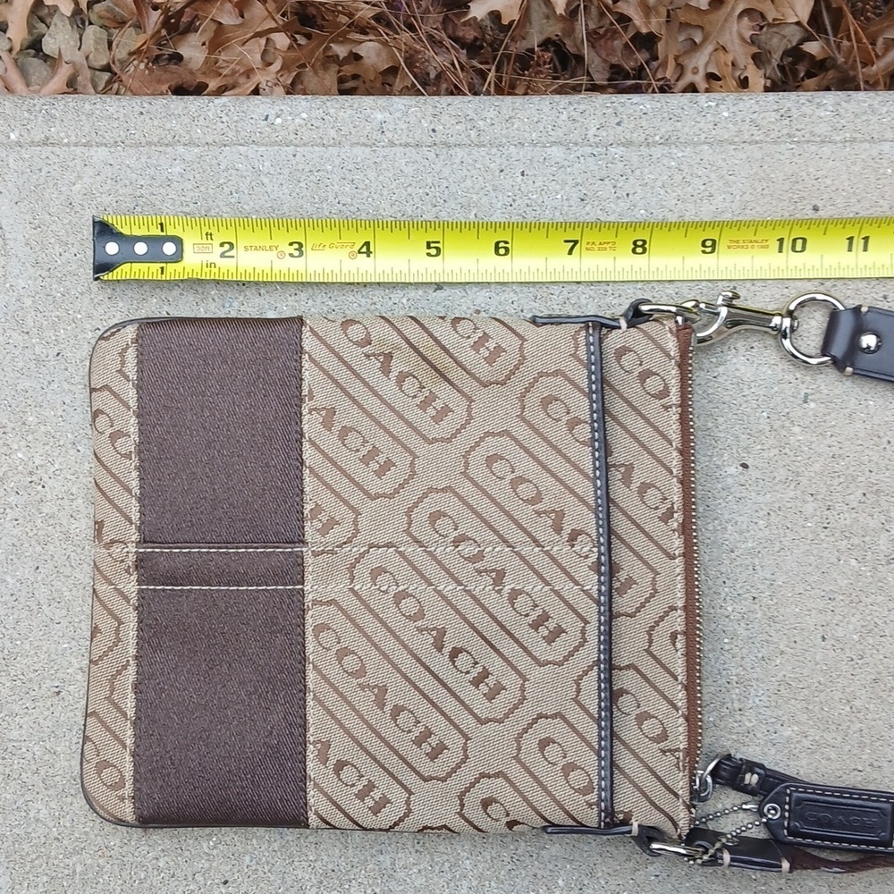 Coach Signature Stripe crossbody swingpack bag. - Picture 7 of 12